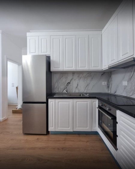 Tirane, jepet me qera apartament 1+1+Ballkon Kati 1, 70 m² 