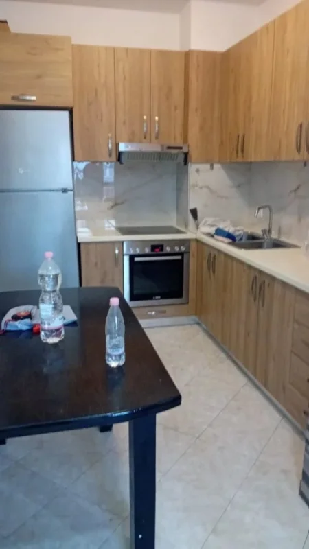 Tirane, shitet apartament 2+1+Ballkon Kati 3, 87 m² 155.000 € (Fusha e Aviacionit)