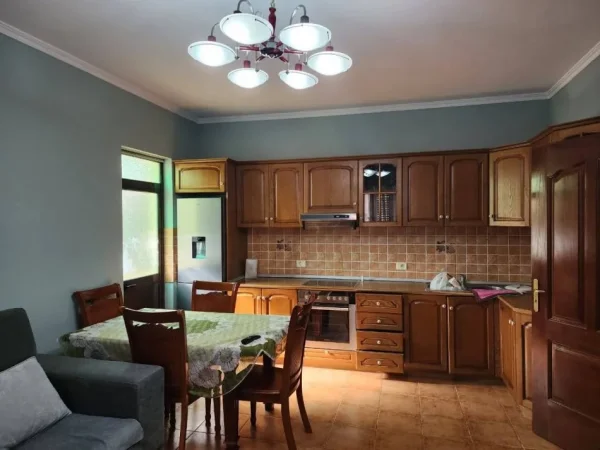 Tirane, shitet Vile 2 Katshe , 198 m² 