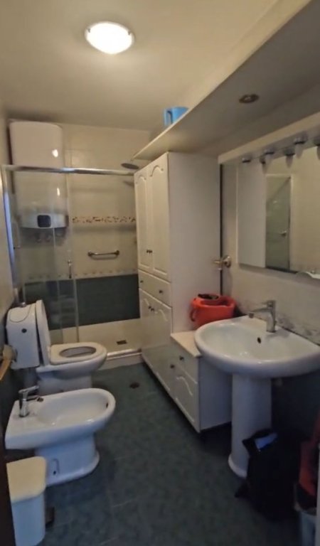 Tirane, jepet me qera apartament 2+1 Kati 6, 100 m² 700 € (MINE PEZA)