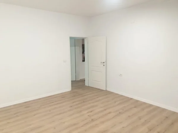 Tirane, jepet me qera , 76 m² 900 € 