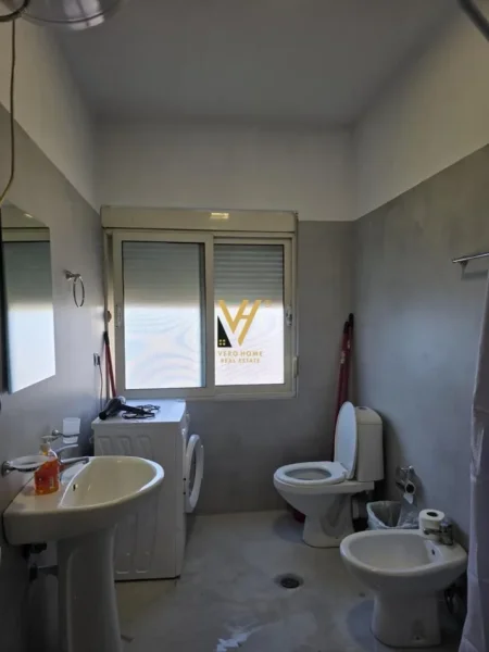 Tirane, shitet apartament 2+1+Ballkon Kati 5, 82 m² 185.000 € (KOMUNA E PARISIT)