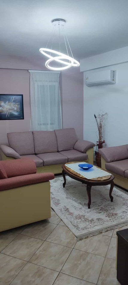 Tirane, jepet me qera apartament 1+1+Ballkon Kati 1, 60 m² 500 € (21 dhjetori)