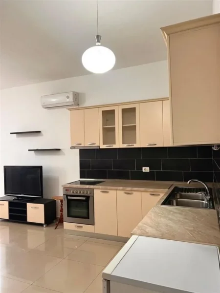 Tirane, jepet me qera apartament 2+1+Ballkon Kati 5, 85 m² 430 € (FRESK)