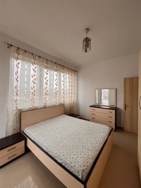 Tirane, jepet me qera apartament 2+1+Ballkon Kati 5, 85 m² 430 € (FRESK)