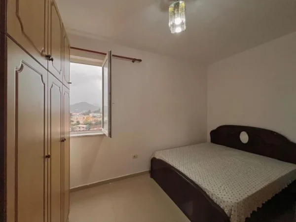 Tirane, jepet me qera apartament 2+1+Ballkon Kati 5, 85 m² 430 € (FRESK)