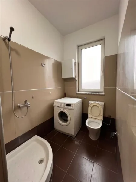 Tirane, jepet me qera apartament 2+1+Ballkon Kati 5, 85 m² 430 € (FRESK)