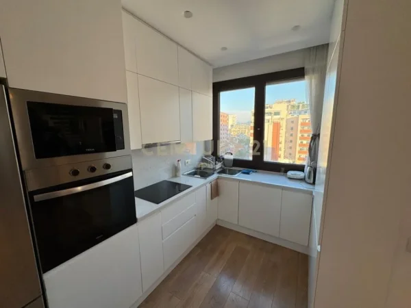 Tirane, jepet me qera apartament 3+1+Aneks+Ballkon Kati 6, 170 m² 1.500 € (Barrikada)