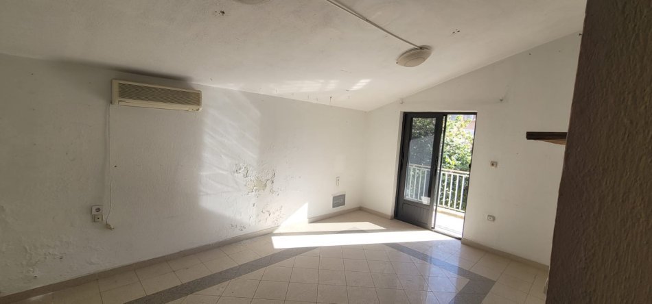 Tirane, jepet me qera Vile 3 kate per biznes, 210 m² 1.500 € (Te gjimnazi Partizani)