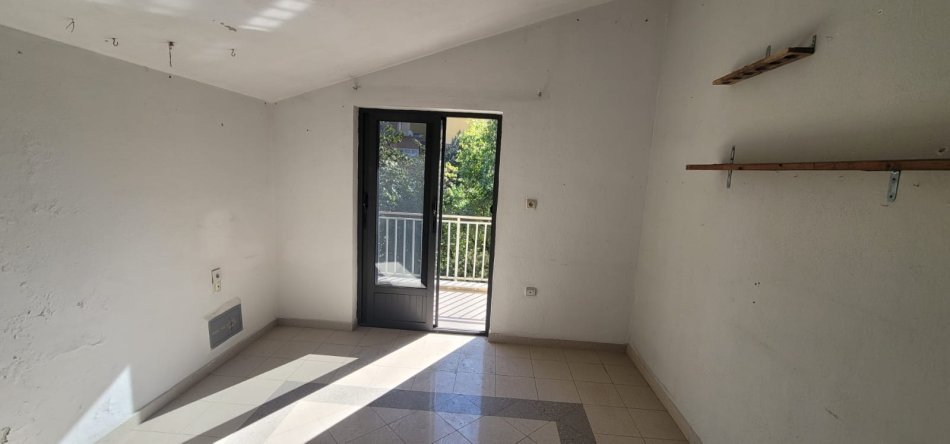 Tirane, jepet me qera Vile 3 kate per biznes, 210 m² 1.500 € (Te gjimnazi Partizani)