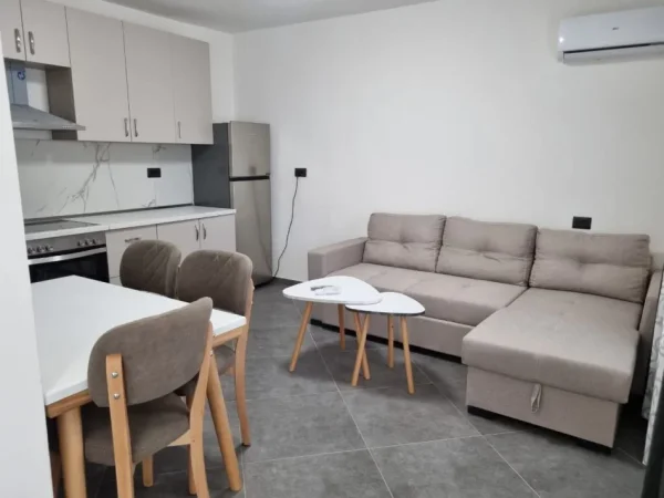 Tirane, jepet me qera apartament 2+1 Kati 2, 80 m² 650 € (Rruga Bardhyl)