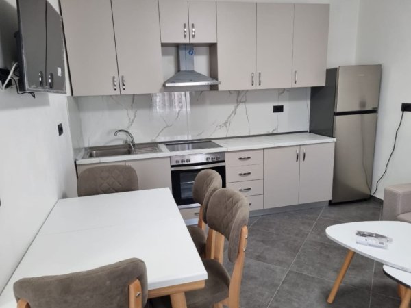 Tirane, jepet me qera apartament 2+1 Kati 2, 80 m² 650 € (Rruga Bardhyl)