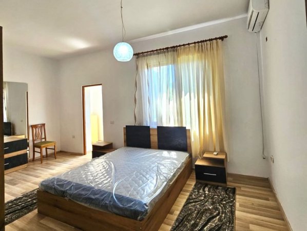 Shitet Shtëpi Private 1 Kat (3+1+2wc) +1 Kat gjysëm-nëntoke + Truall ne Kombinat, 185.000 Euro.