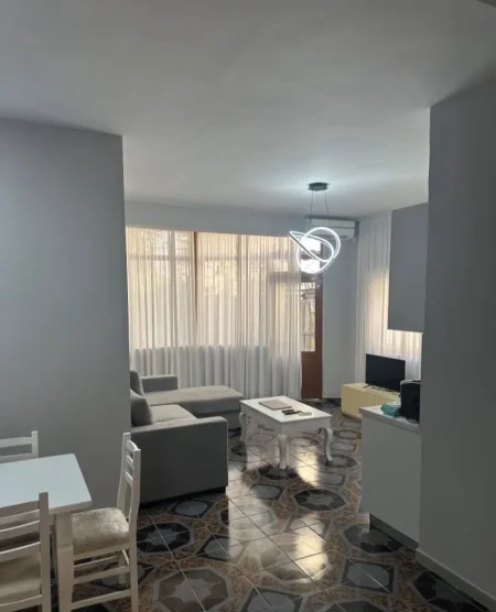 Tirane, jepet me qera apartament 2+1 Kati 1, 100 m² 550 € (Rruga e Kavajës)