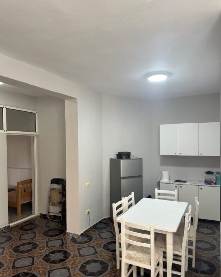 Tirane, jepet me qera apartament 2+1 Kati 1, 100 m² 550 € (Rruga e Kavajës)
