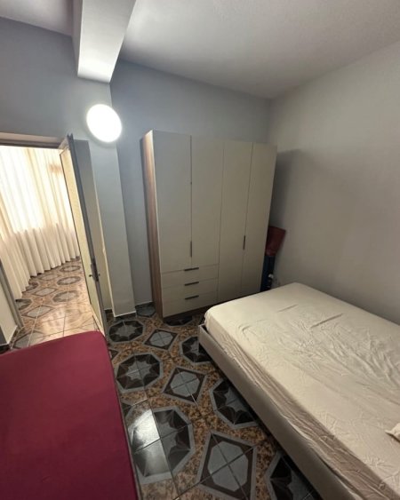 Tirane, jepet me qera apartament 2+1 Kati 1, 100 m² 550 € (Rruga e Kavajës)