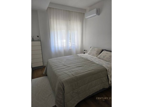 Tirane, jepet me qera apartament 3+1 Kati 2, 124 m² 1.000 € (Kodra e Diellit)