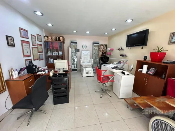 Tirane, shitet dyqan Kati 0, 40 m² 145.000 € (Rr.e Elbasanit)