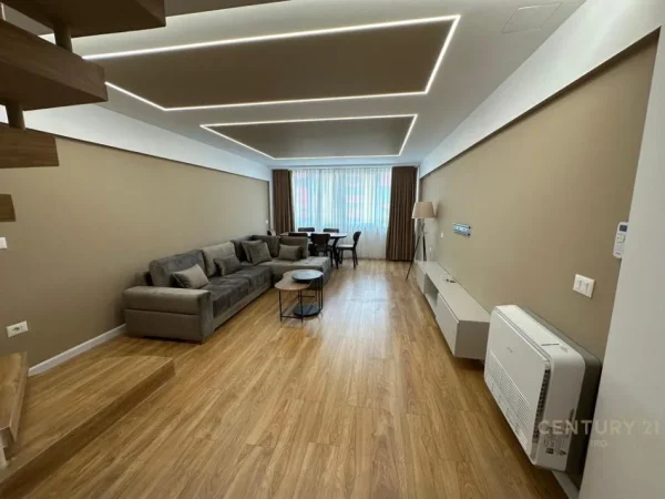Tirane, jepet me qera apartament duplex 2+1 Kati 3, 110 m² 1.500 € (Qender)