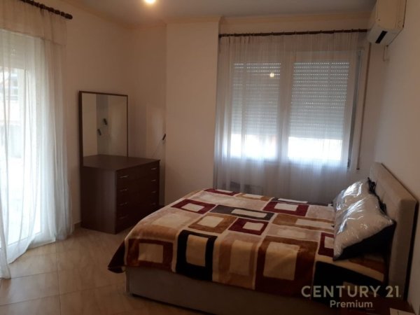 Tirane, jepet me qera apartament 2+1+Aneks+Ballkon Kati 3, 107 m² 800 € (Kopshti Botanik)