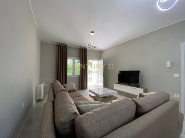 Tirane, jepet me qera apartament 2+1+Aneks+Ballkon Kati 1, 142 m² 900 € (Rr. Elbasanit , Vilat Gjermane)