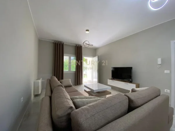 Tirane, jepet me qera apartament 2+1+Aneks+Ballkon Kati 1, 142 m² 900 € (Rr. Elbasanit , Vilat Gjermane)