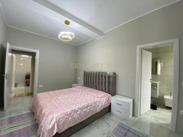 Tirane, jepet me qera apartament 2+1+Aneks+Ballkon Kati 1, 142 m² 900 € (Rr. Elbasanit , Vilat Gjermane)