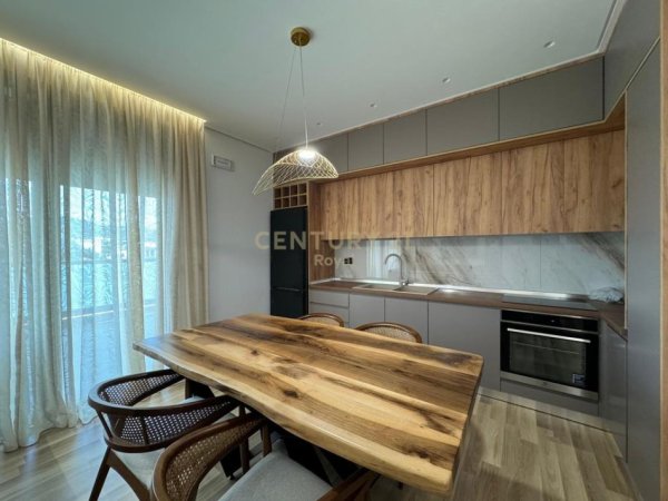 Tirane, jepet me qera apartament 2+1+Aneks+Ballkon Kati 3, 100 m² 1.600 € (TEG)