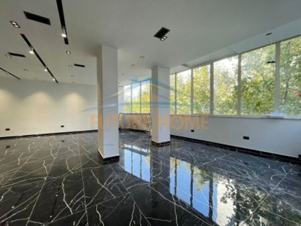 Tirane, jepet me qera ambjent biznesi Kati 2, 117 m² 1.500 € (Don Bosko)