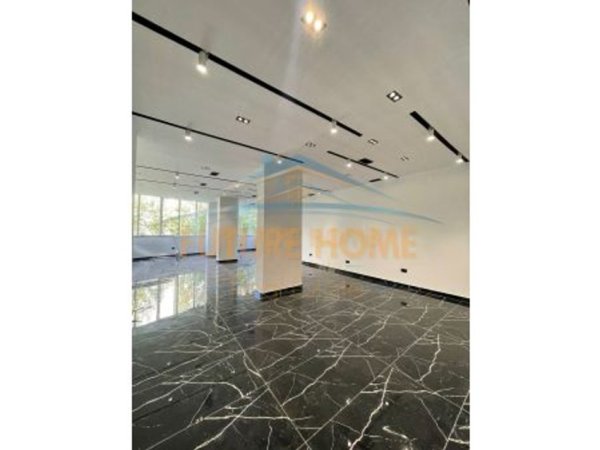 Tirane, jepet me qera ambjent biznesi Kati 2, 117 m² 1.500 € (Don Bosko)