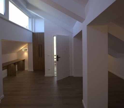 Tirane, jepet me qera Vile 3 Katshe Kati 3, 750 m² 3.000 € 