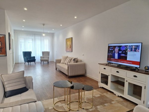 Tirane, jepet me qera Vile 3 Katshe Kati 2, 500 m² 1.800 € 