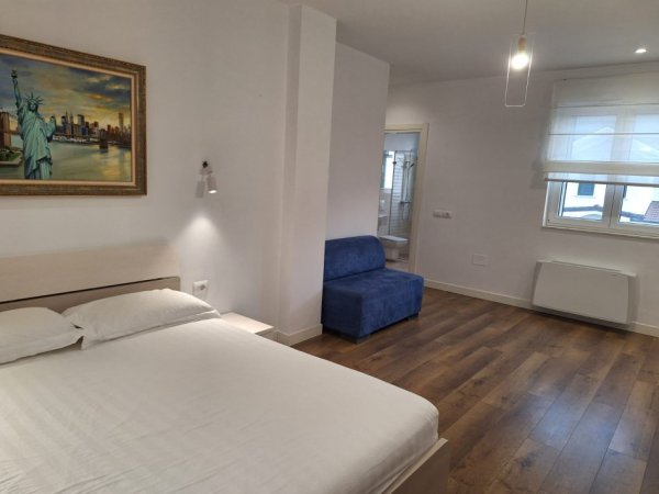 Tirane, jepet me qera Vile 3 Katshe Kati 2, 500 m² 1.800 € 