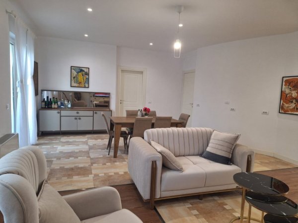 Tirane, jepet me qera Vile 3 Katshe Kati 2, 500 m² 1.800 € 