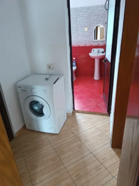 Tirane, jepet me qera apartament 1+1+Ballkon Kati 3, 55 m² 250 € (Rr:haki shehu)