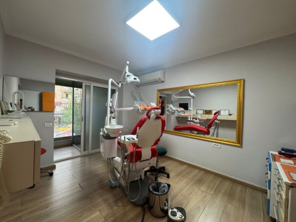 Tirane, jepet me qera ambjent biznesi Kati 2, 60 m² 751 € (Irfan Tomini)