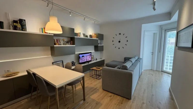 Tirane, shitet apartament 2+1 Kati 2, 77 m² 