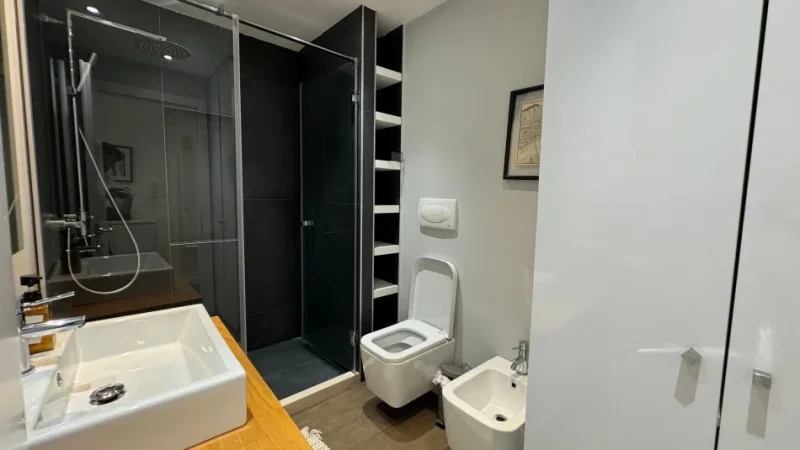 Tirane, shitet apartament 2+1 Kati 2, 77 m² 