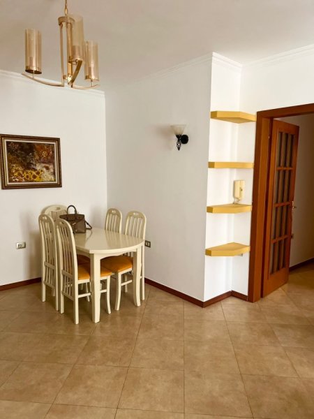 Tirane, jepet me qera apartament 2+1 Kati 8, 78 m² 750 € (Qendër)