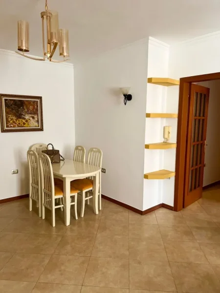 Tirane, jepet me qera apartament 2+1 Kati 8, 78 m² 750 € (Qendër)