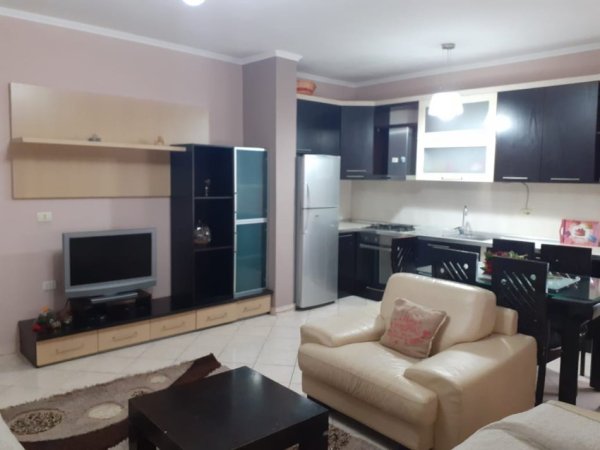 Tirane, jepet me qera apartament 2+1 Kati 7, 101 m² 400 € (Ali Demi)