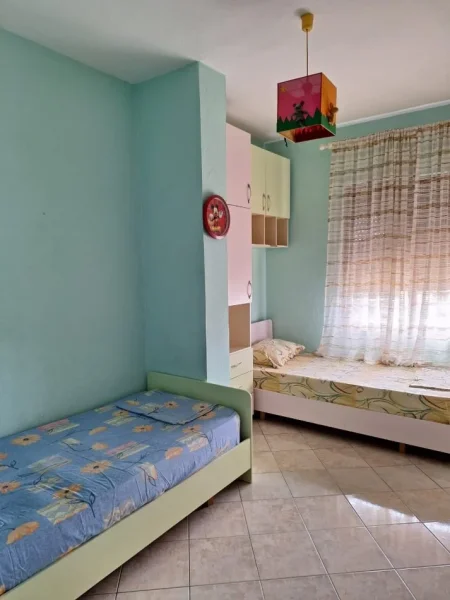 Tirane, jepet me qera apartament 2+1 Kati 7, 101 m² 400 € (Ali Demi)