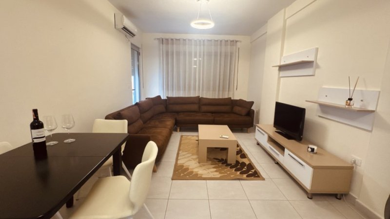 Tirane, jepet me qera apartament 1+1+Ballkon Kati 7, 60 m² 420 € (Rruga Mikel Maruli)