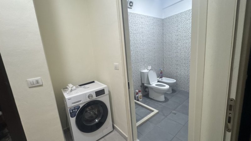 Tirane, jepet me qera apartament 1+1+Ballkon Kati 7, 60 m² 420 € (Rruga Mikel Maruli)