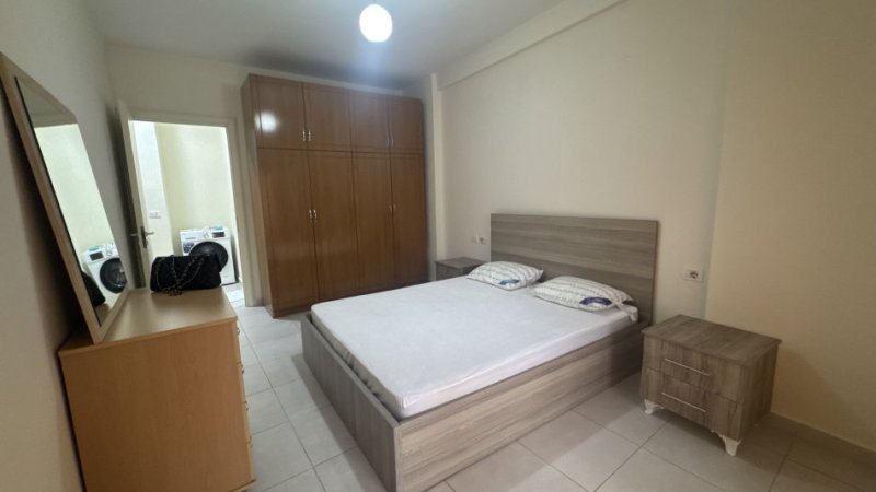 Tirane, jepet me qera apartament 1+1+Ballkon Kati 7, 60 m² 420 € (Rruga Mikel Maruli)
