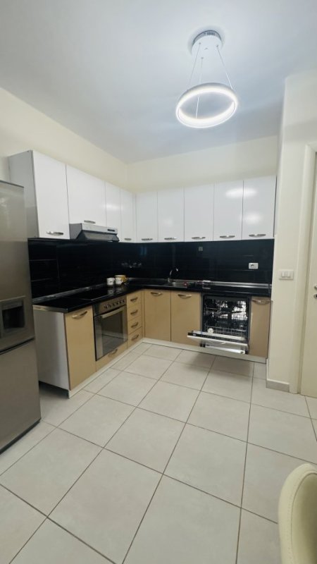 Tirane, jepet me qera apartament 1+1+Ballkon Kati 7, 60 m² 420 € (Rruga Mikel Maruli)