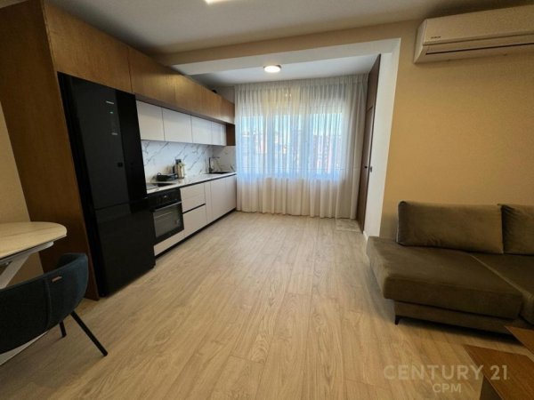 Tirane, jepet me qera apartament 1+1 Kati 6, 76 m² 650 € (Pazari i ri)
