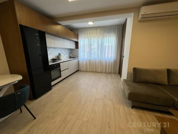 Tirane, jepet me qera apartament 1+1 Kati 6, 76 m² 650 € (Pazari i ri)