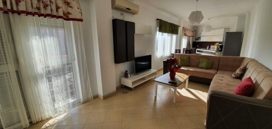 Tirane, jepet me qera apartament 2+1+Ballkon Kati 4, 110 m² 550 € (Ali Demi, Pranë Bankës Credins)