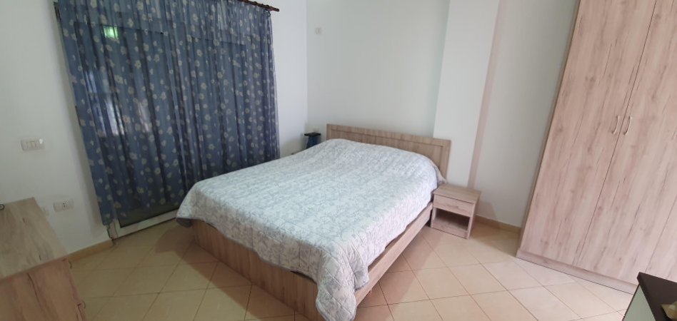 Tirane, jepet me qera apartament 2+1+Ballkon Kati 4, 110 m² 550 € (Ali Demi, Pranë Bankës Credins)
